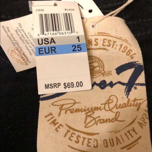 Seven - Picture 2 of 5